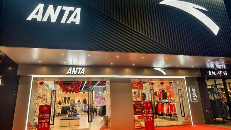 安踏赚了,但慢了